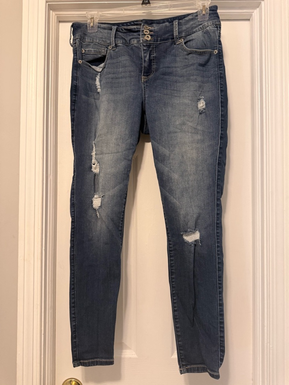 Torrid Women’s Distressed Mid-Rise Blue Skinny Jeans